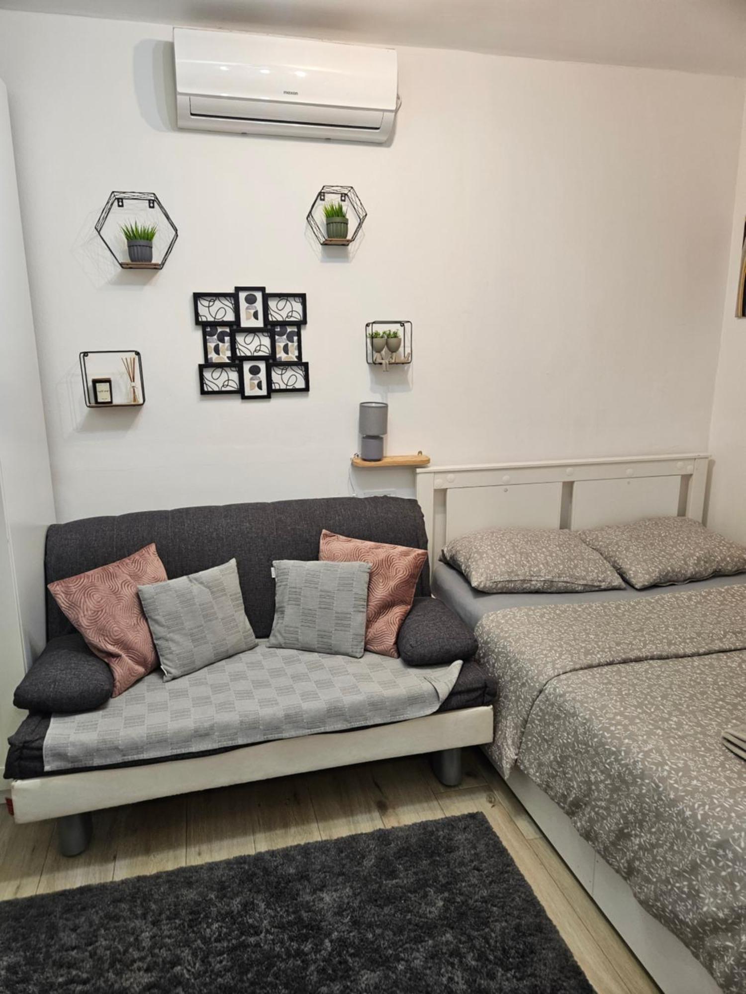 Apartment Maja - Strict Center Of Загреб Екстериор снимка